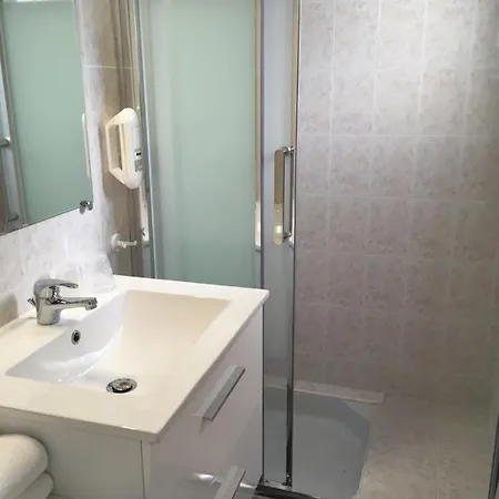 Les Flots Szálloda 2*