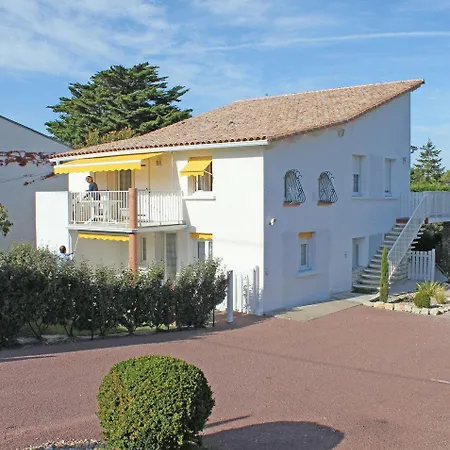Les Flots Hotel 2*