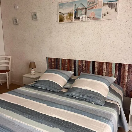Les Flots Hotel 2*