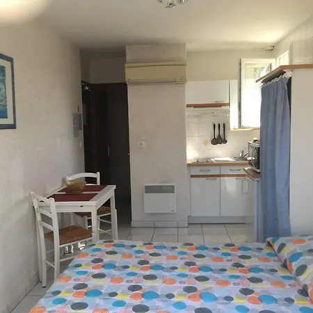 酒店 雷弗洛雷斯当斯酒店 2*